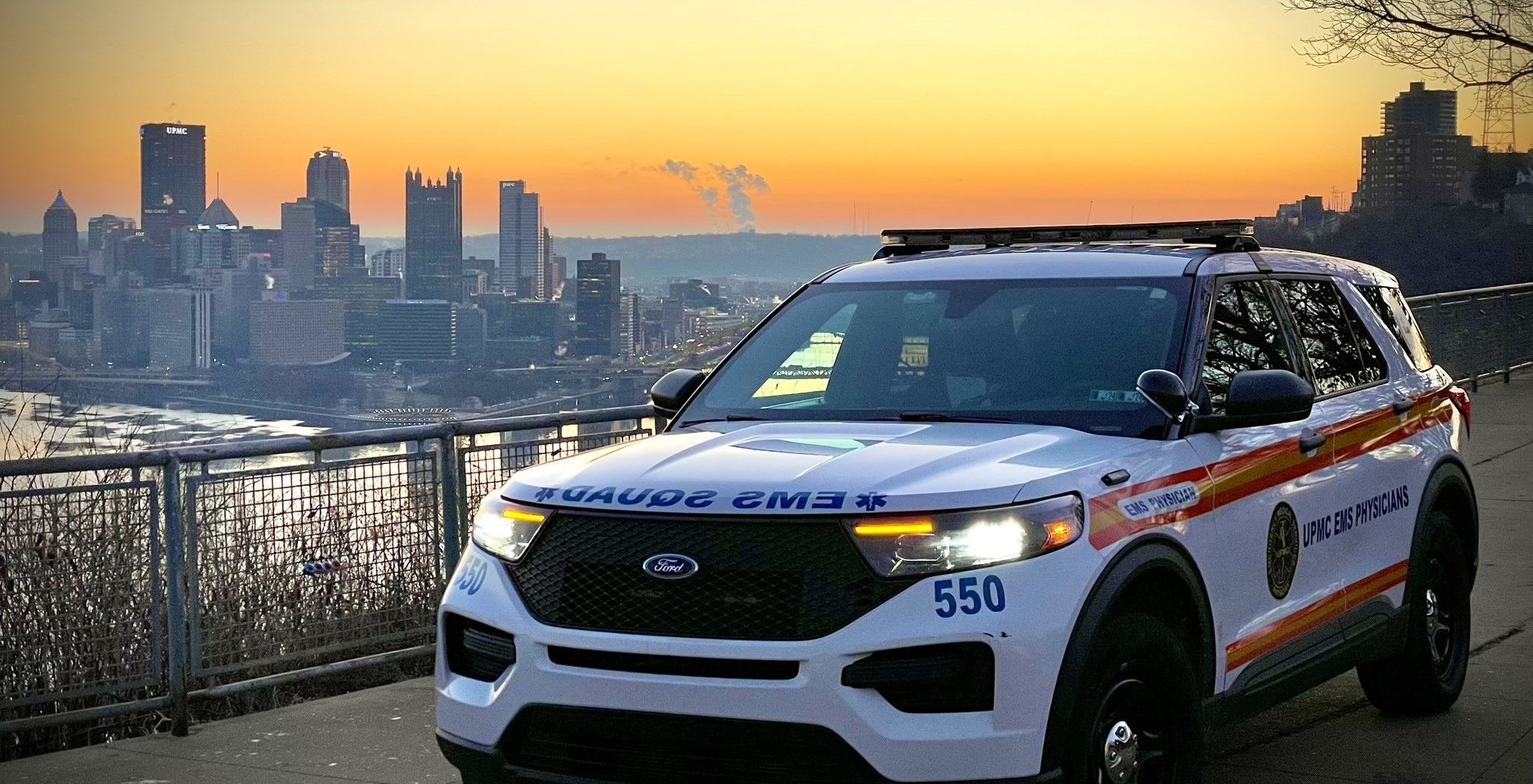 Prehospital vehicle with skyline